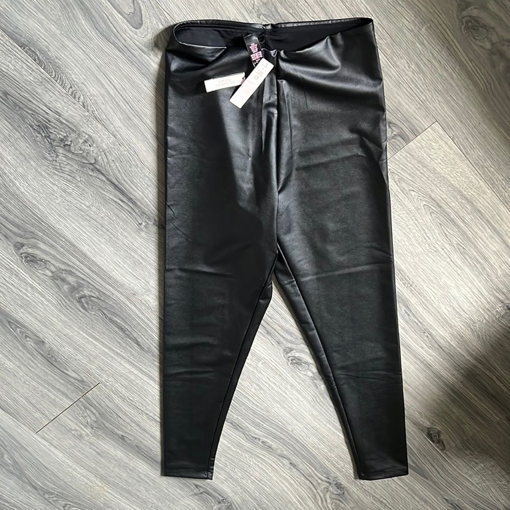 Victoria’s Secret faux leather leggings size 8